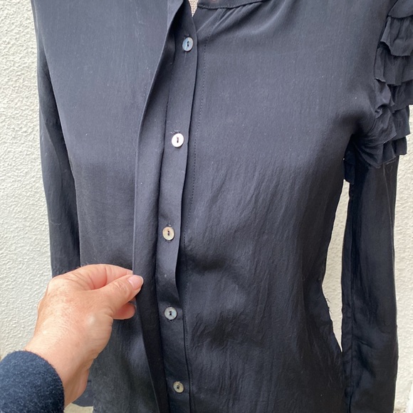 Dar-Ti 100% silk stunning blouse from Barney’s. Has great ruffles. Gorgeous! - Picture 4 of 11